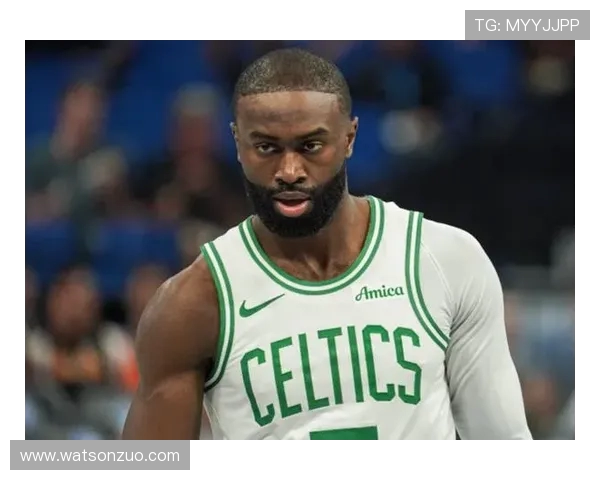 杰伦布朗左腿筋紧张状态不明绿军官方宣布回归存疑